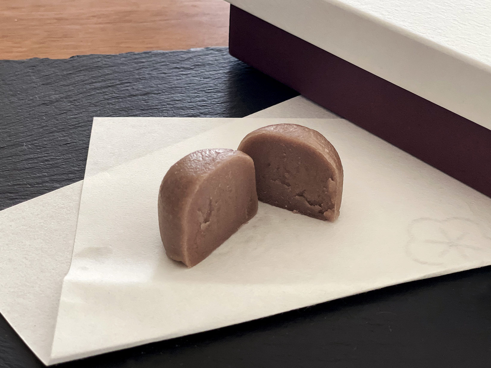 絶品のお茶うけ】山田屋まんじゅう│きめ細かなこし餡が抹茶と調和